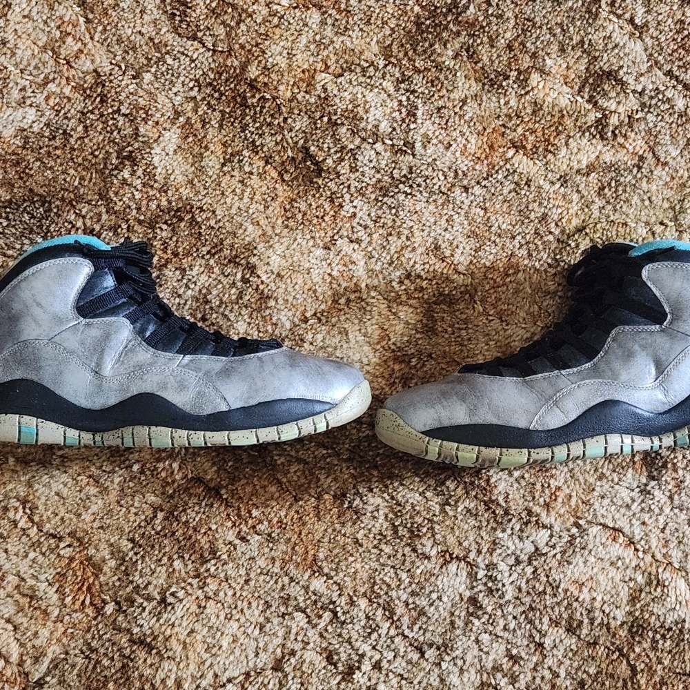 Air Jordan statue of liberty jordan 10s